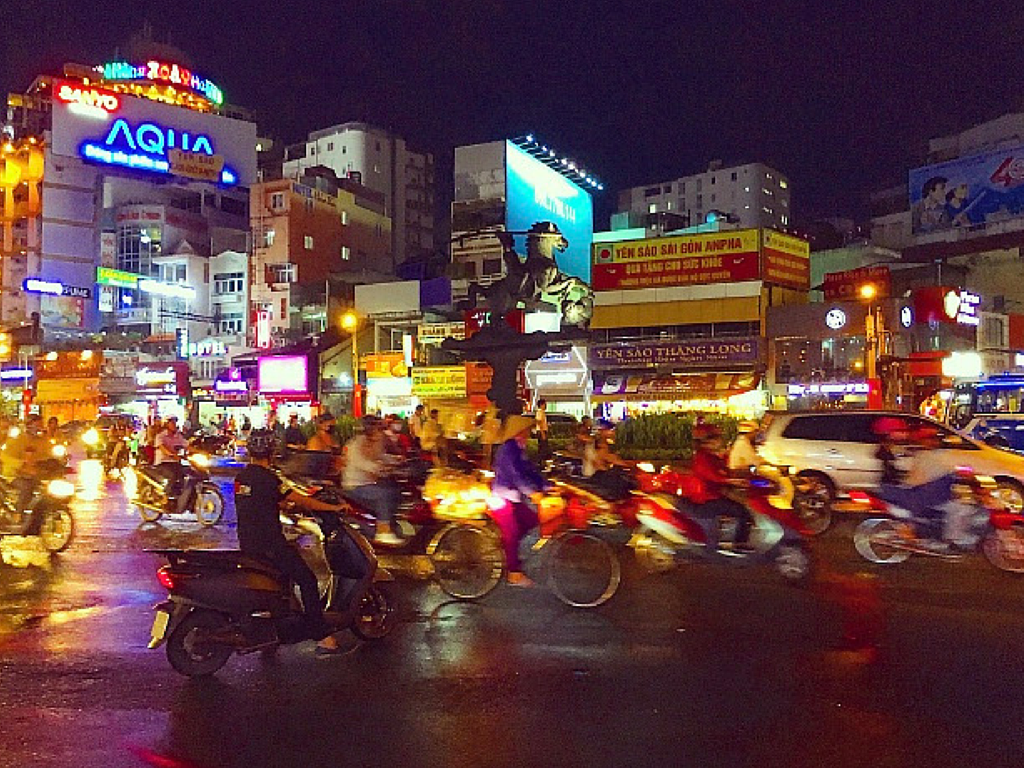 Experience the traffic in Ho Chi Minh City