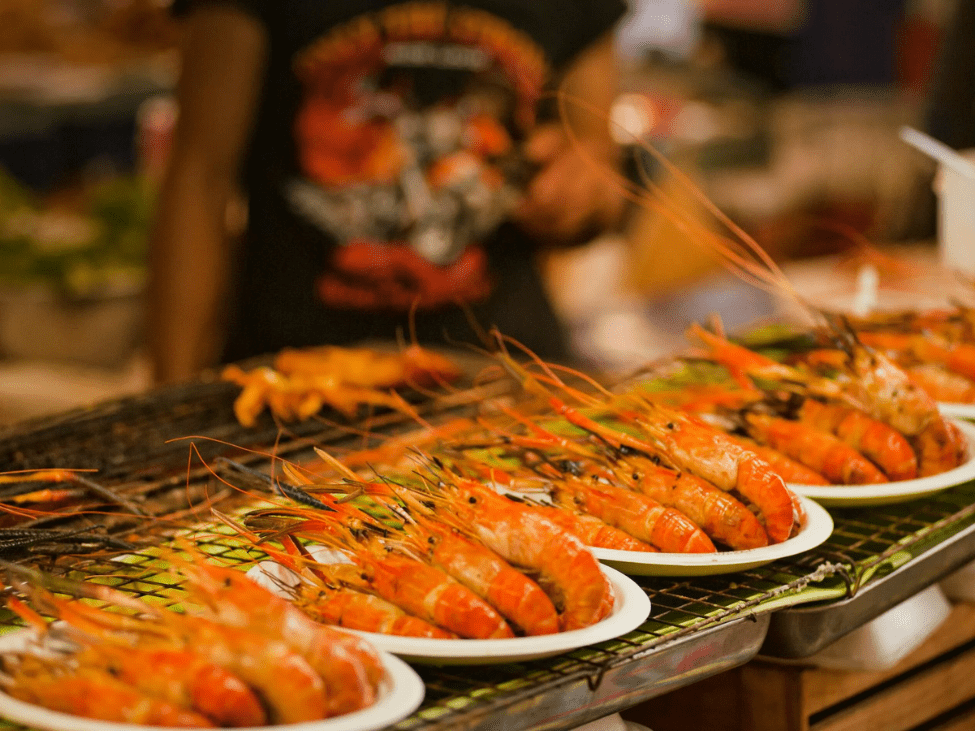 Warorot Market in Chiang Mai bustling with local food stalls and vibrant activity.
