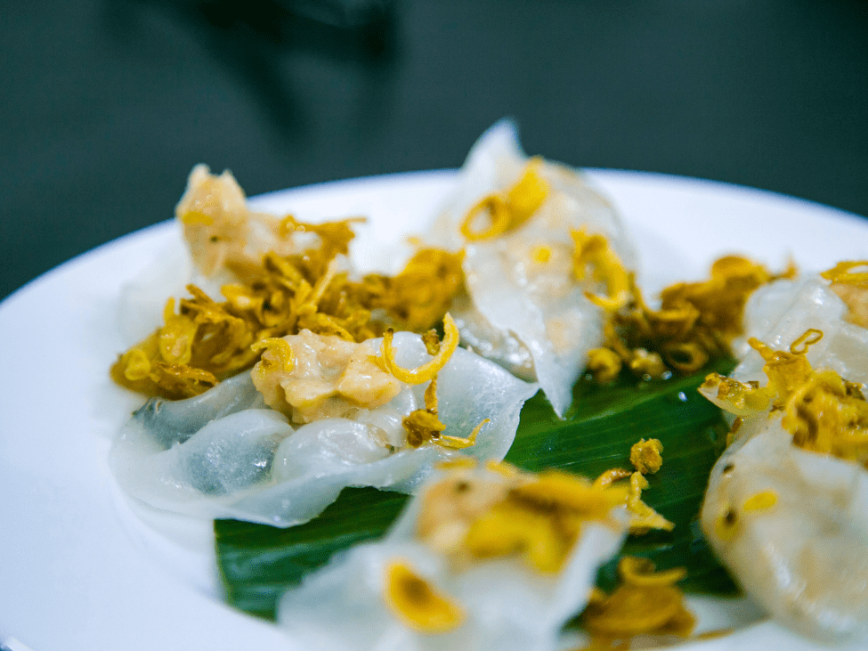 Plate of White Rose Dumplings served with a tangy dipping sauce in Hoi An.
