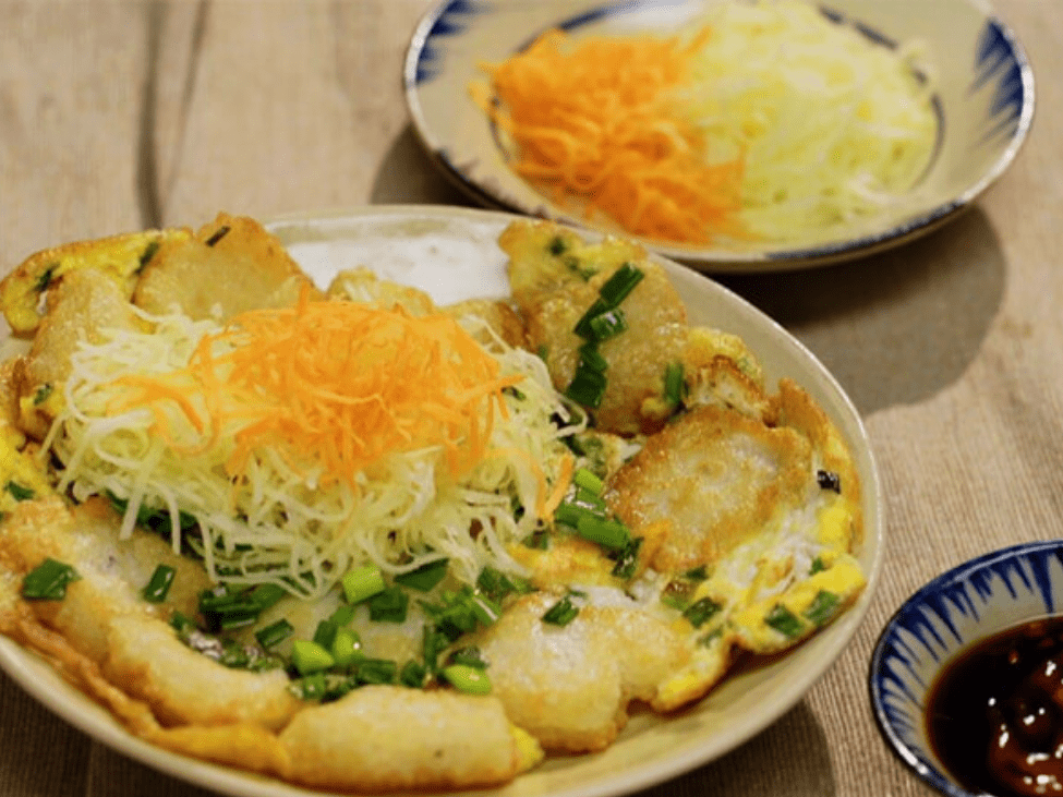 Bot Chien being cooked at Tran Phu Night Market.