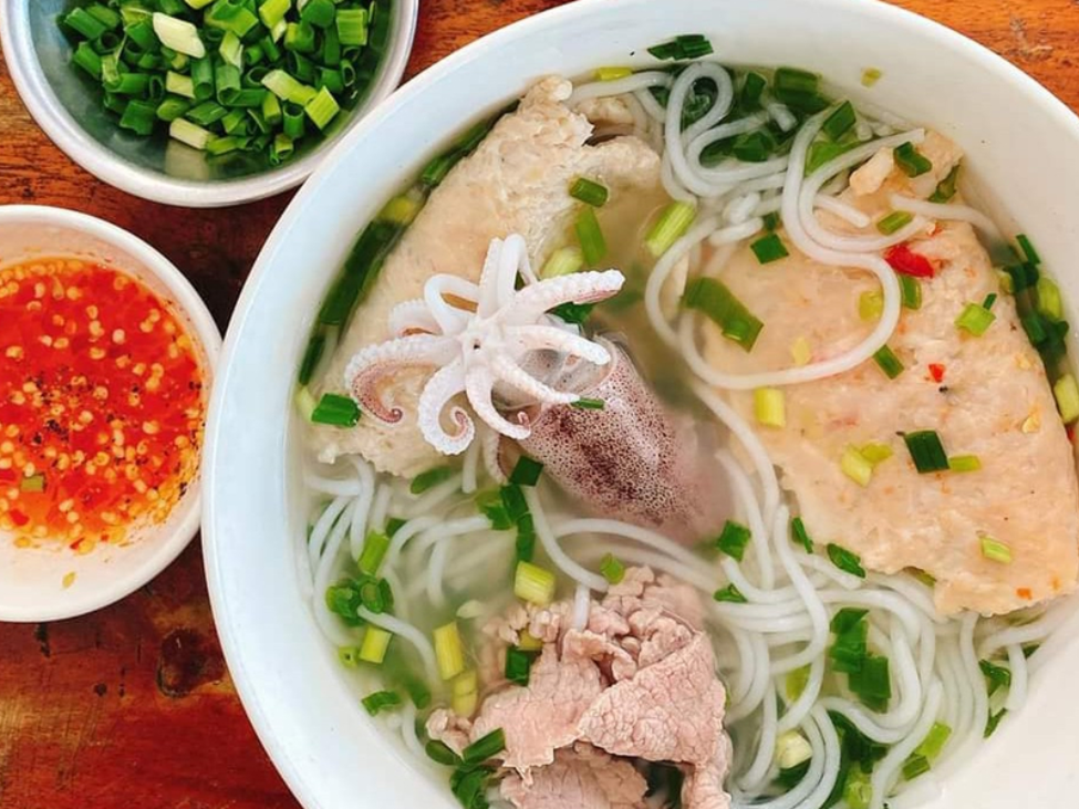 Bun Quay being prepared at a street food stall in Phu Quoc, Vietnam