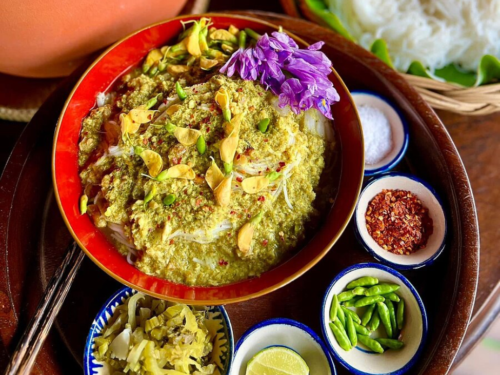 Nom Banh Chok Cambodian rice noodles in Cambodia