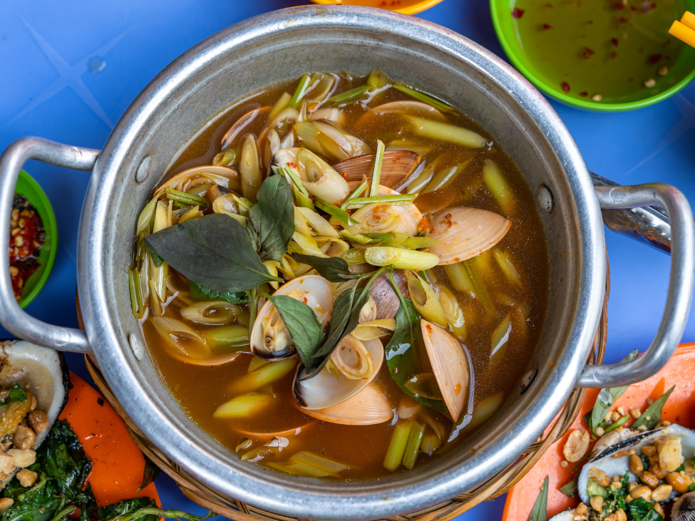 Canh hà - Clam Soup in Ha Long