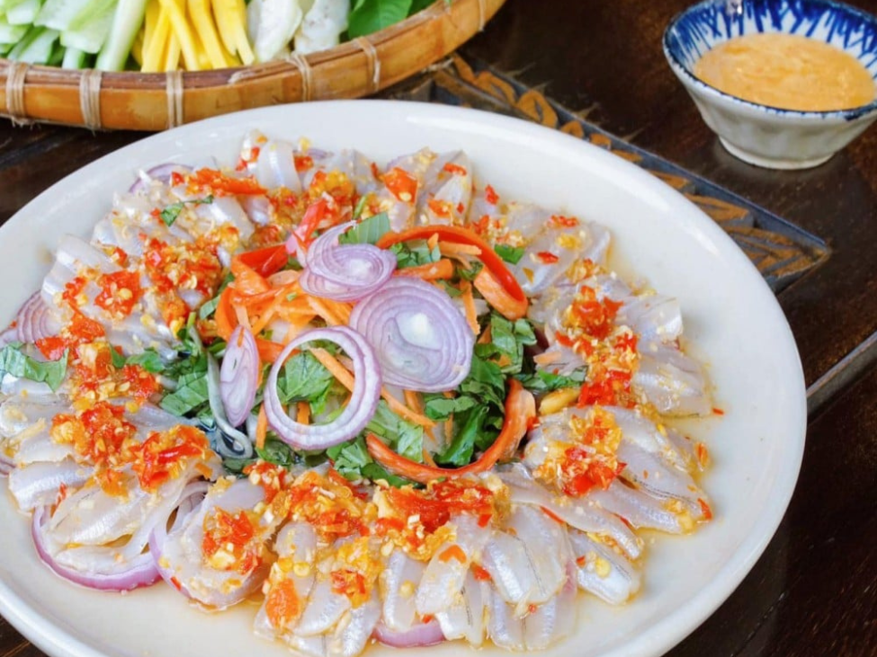 Gỏi cá mai - Raw Fish Salad in Ha Long