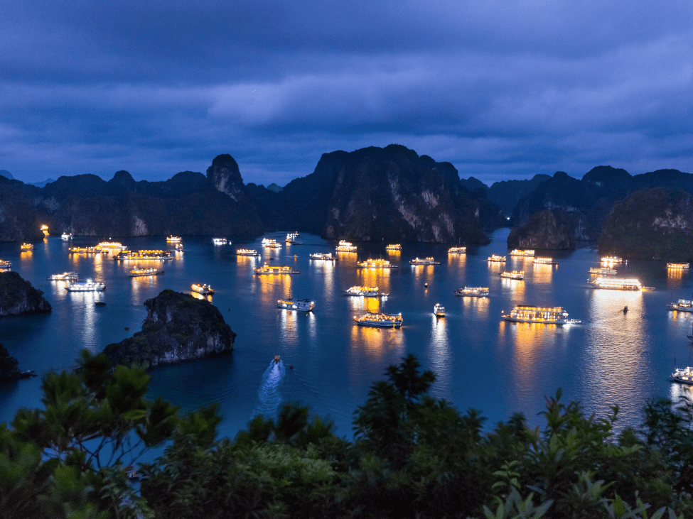 Overnight cruise in Ha Long Bay.