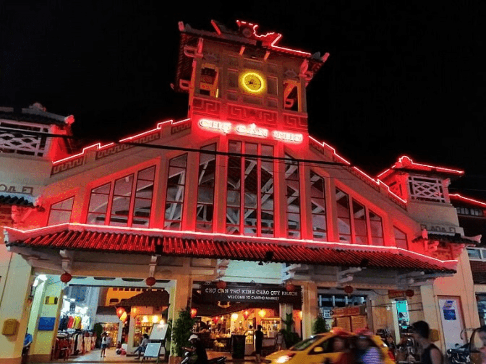 Tay Do Night Market with various food stalls and vibrant atmosphere.