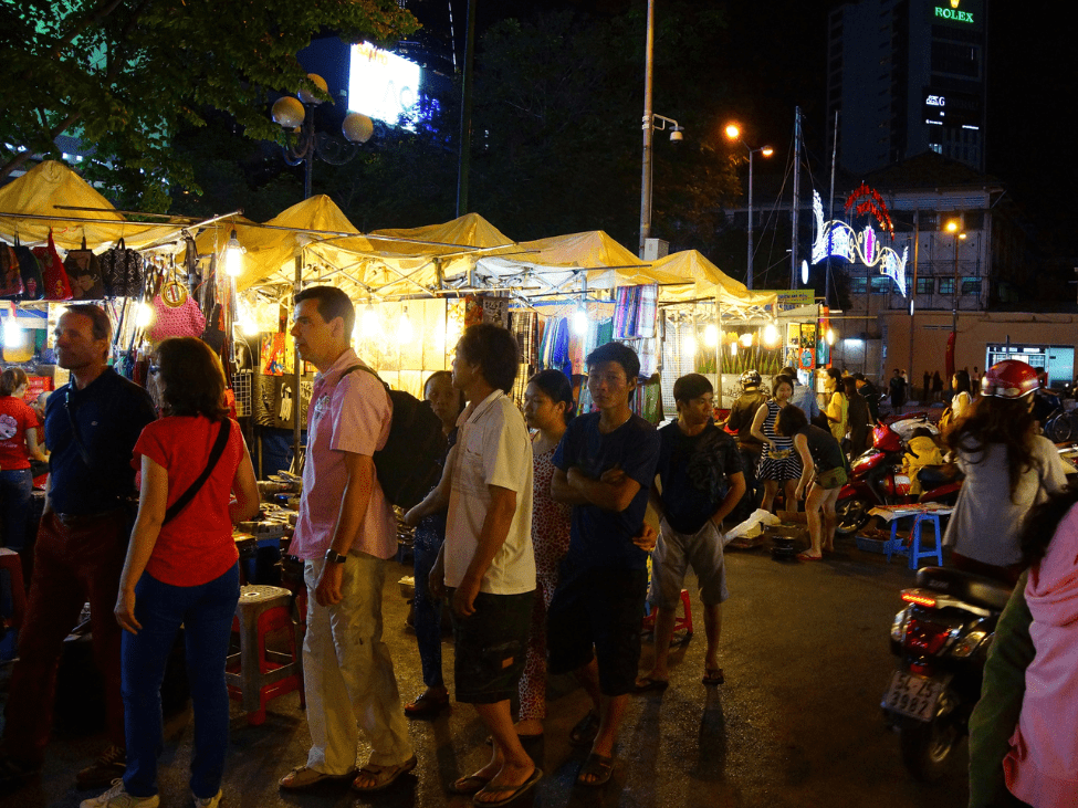 Tran Phu Night Market with food vendors and visitors.