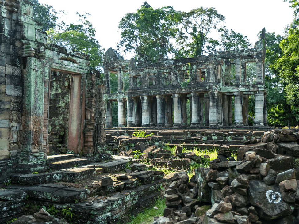 Scenic trail connecting Preah Khan and Neak Pean