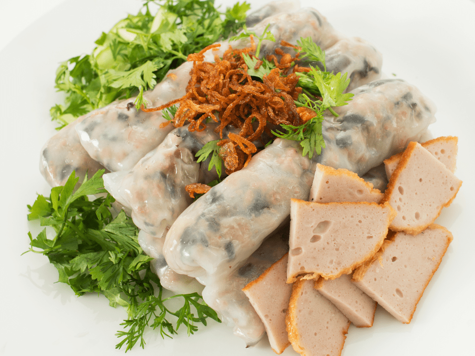 Steamed rice rolls filled with pork and mushrooms, topped with crispy shallots.