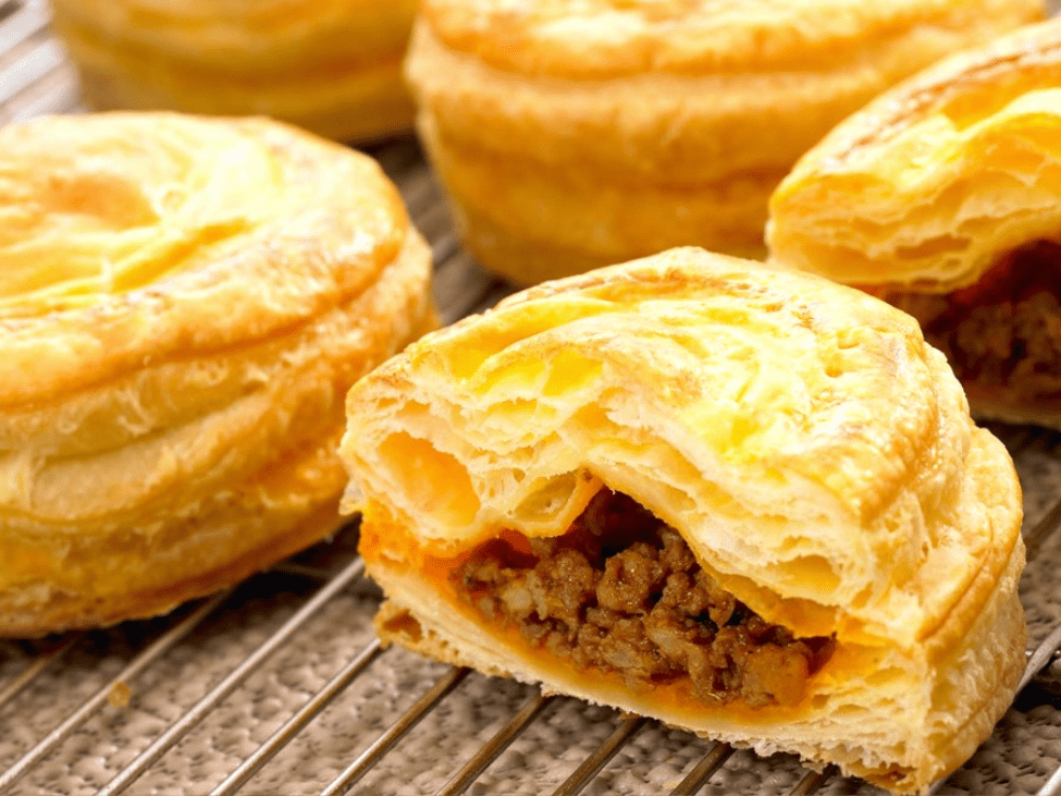 Banh Pateso, Vietnamese puff pastry filled with pork and mushrooms