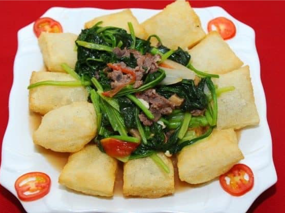 Crispy fried pho squares served with stir-fried beef and vegetables.