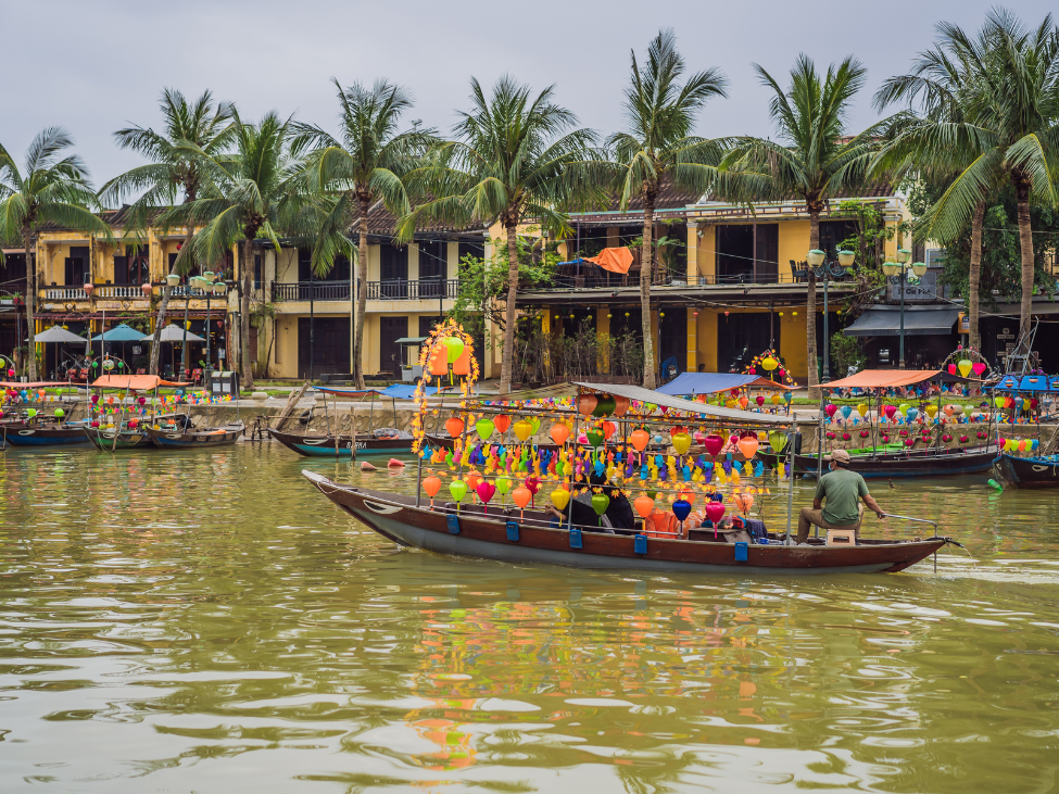 Hoi An Night Market at night