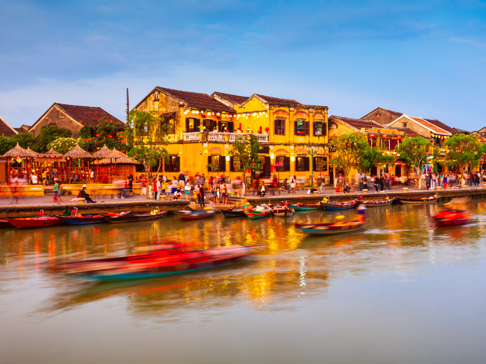 Lanterns lighting up Hoi An’s ancient streets during winter