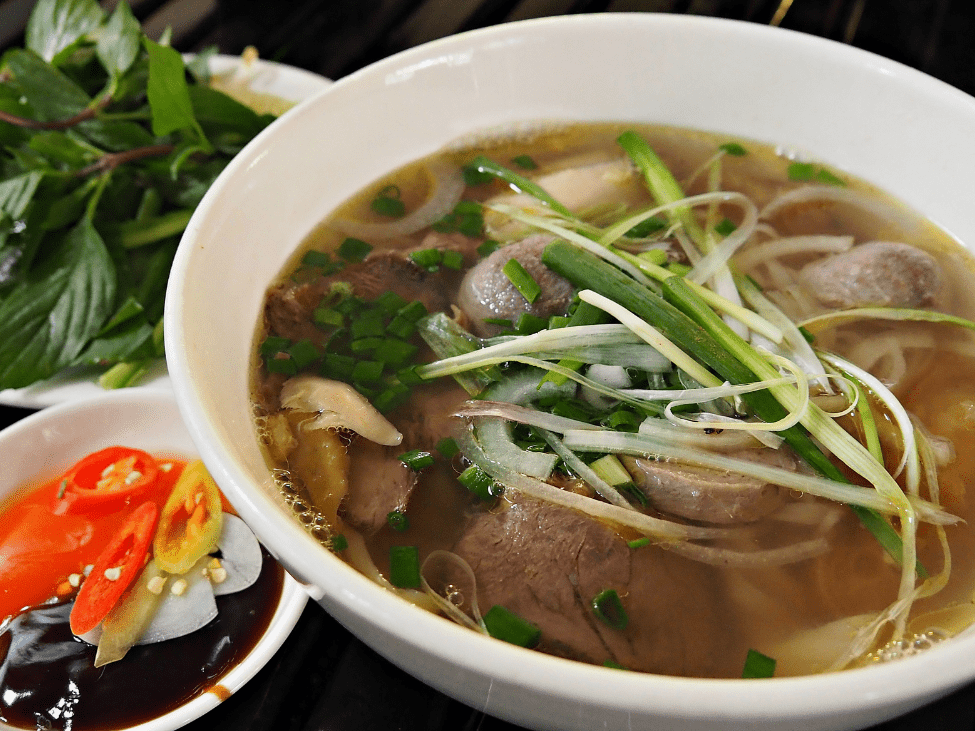 Pho Le's iconic bowl of pho with meatballs and a side of bean sprouts.