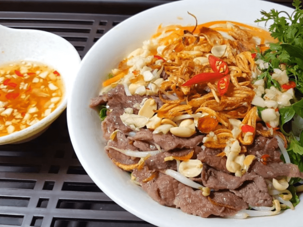 Dry mixed pho with chicken, herbs, and a tangy dressing.